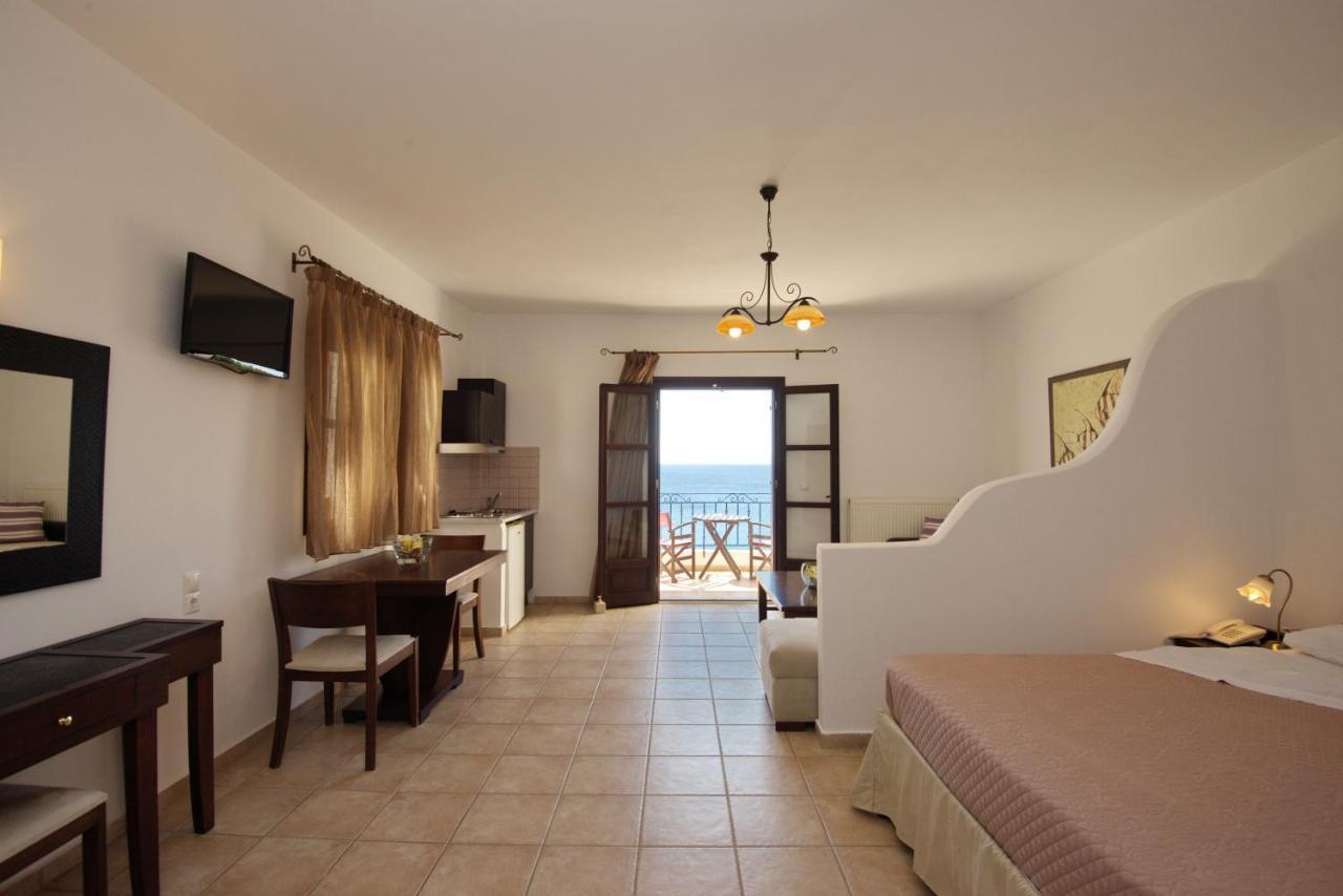 Votsi  Yalis Hotel מראה חיצוני תמונה