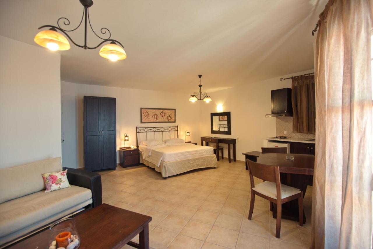 Votsi  Yalis Hotel מראה חיצוני תמונה