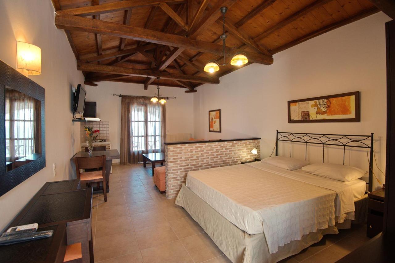 Votsi  Yalis Hotel מראה חיצוני תמונה