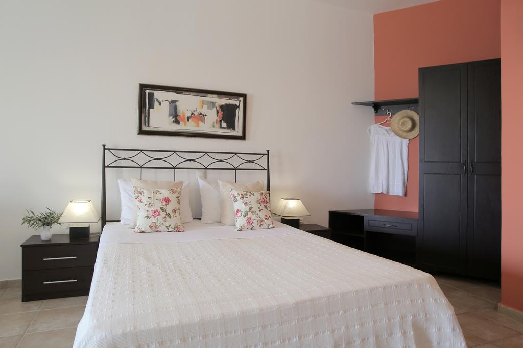 Votsi  Yalis Hotel מראה חיצוני תמונה